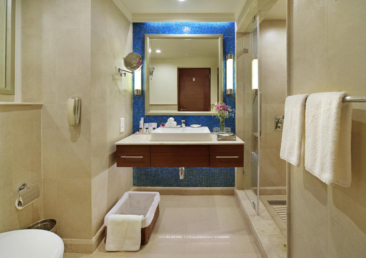 a bathroom with a sink and a toilet and a mirror at Fortune Miramar, Goa - Member ITC Hotels' Group in Panaji a bathroom with a sink and a toilet and a mirror at Fortune Miramar, Goa - Member ITC Hotels' Group in Panaji
