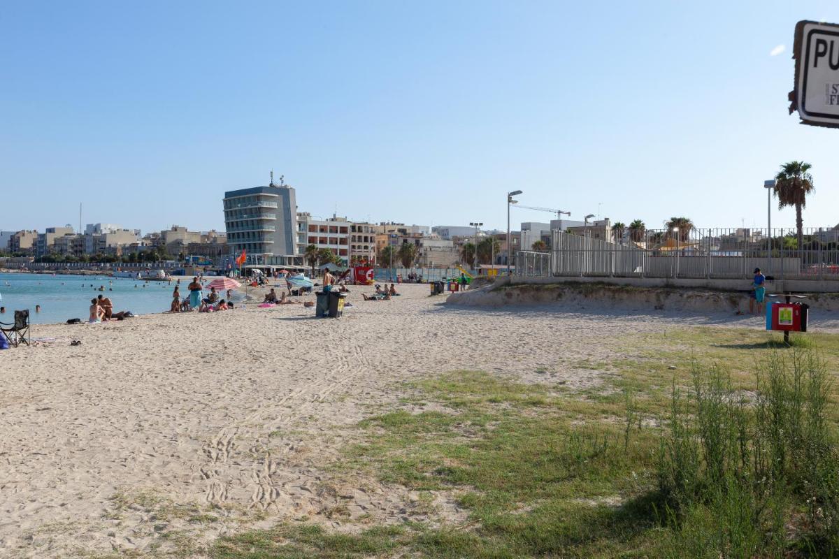 BZB50- SEAFRONT Townhouse - Pretty Bay - Housity