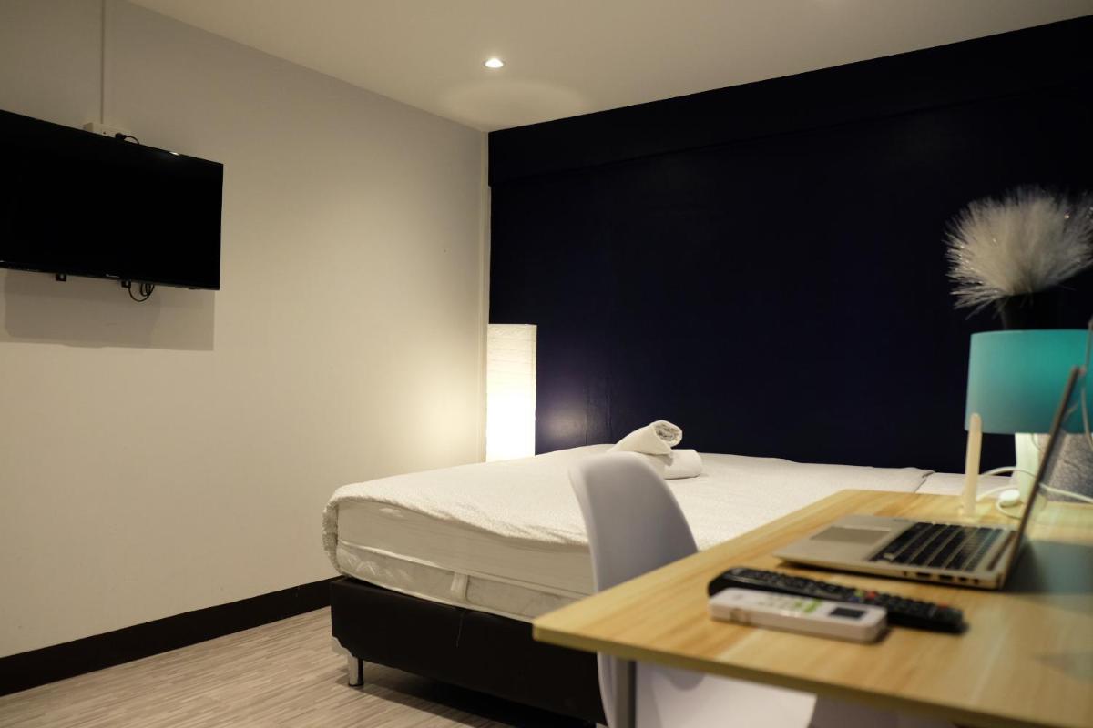 Sleep with Me Bangkok - BTS Phra Khanong - Housity