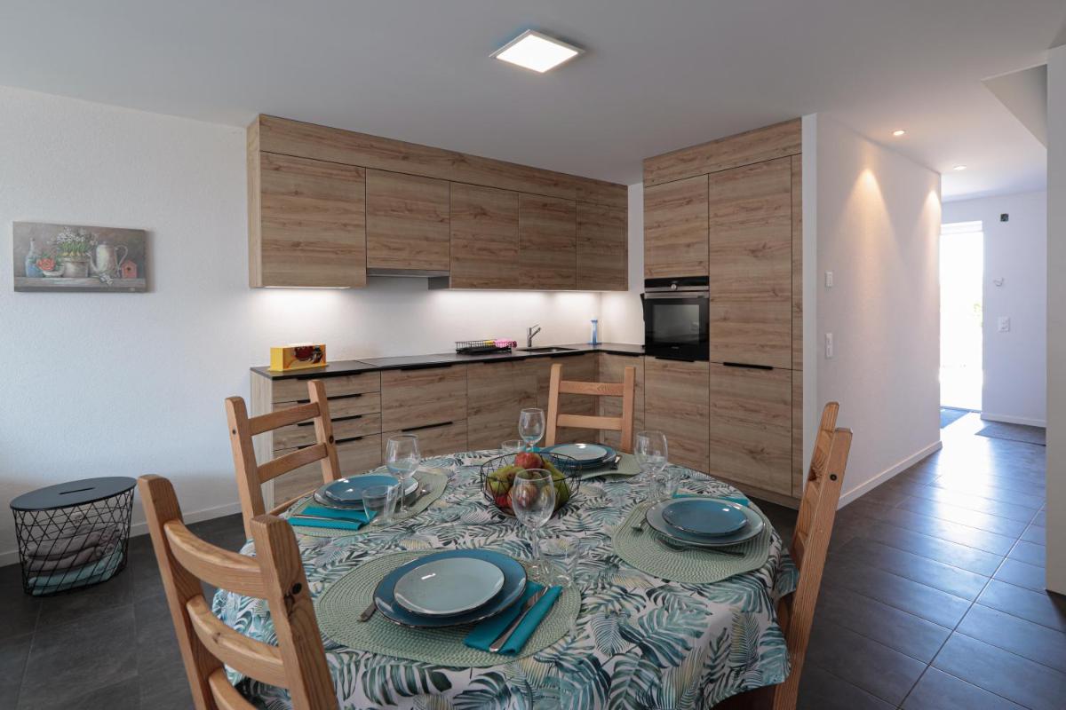 Les Volets Bleus - Housity