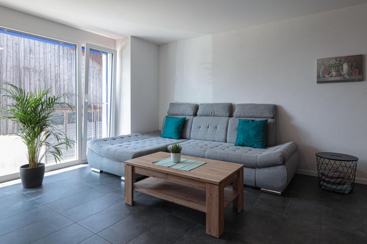 Les Volets Bleus - Housity