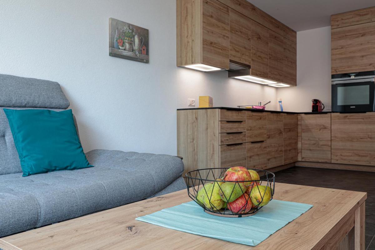 Les Volets Bleus - Housity