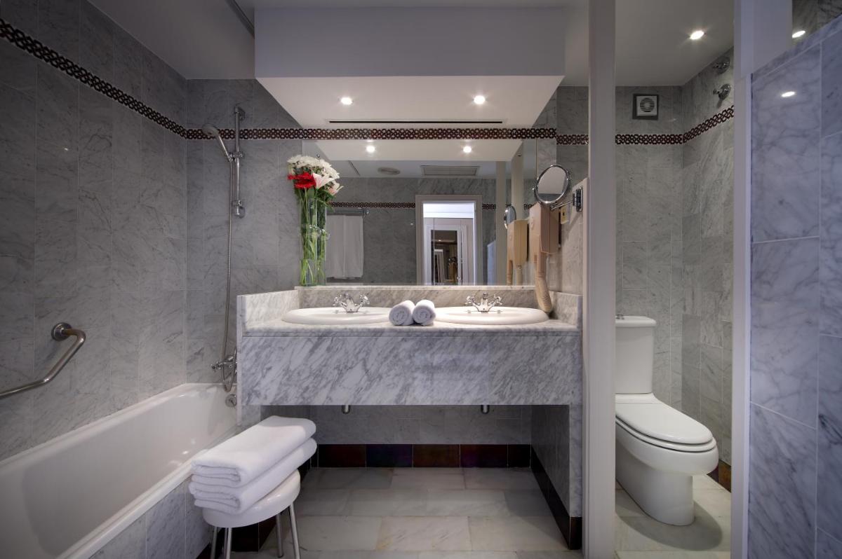 Hotel Abades Benacazon - Housity