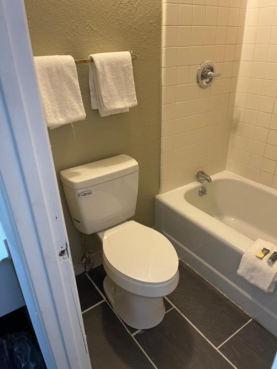 I-26 Inn - Housity