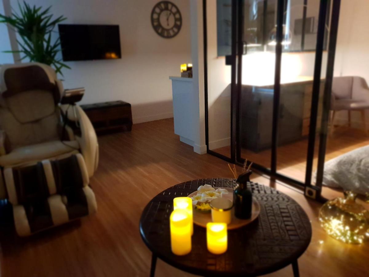 Suite room jacuzzi sauna privatif illimité Clisson - Housity