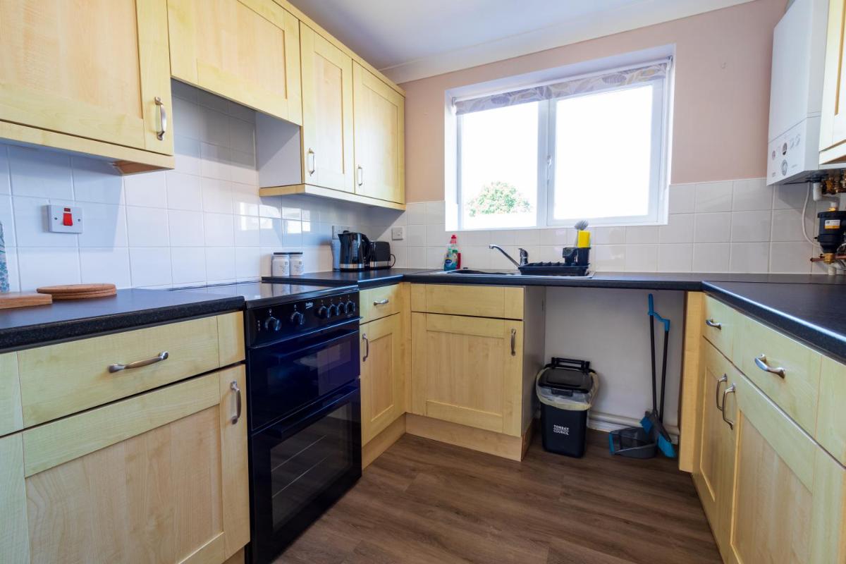 Cosy Brixham apartment with garden close to Town - Housity