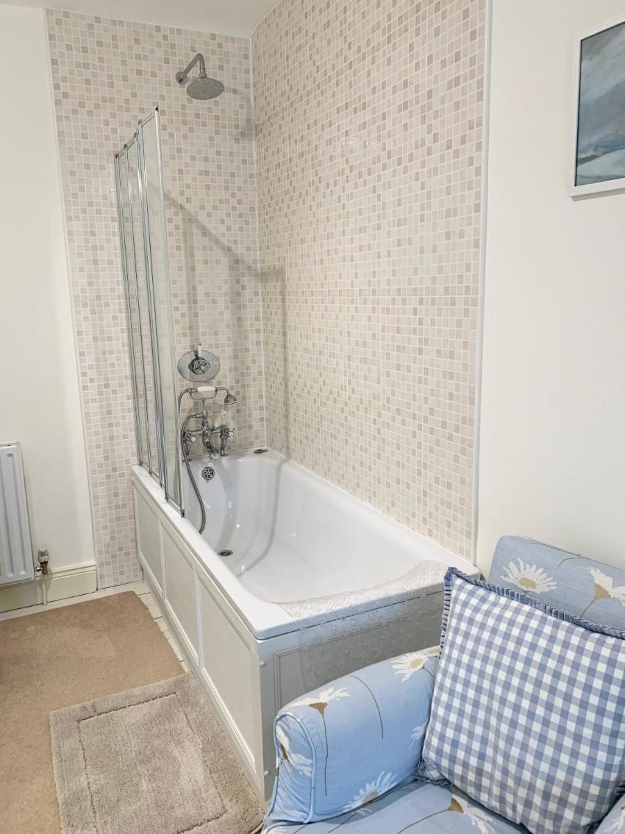 Dalton House Bed and Breakfast - Housity