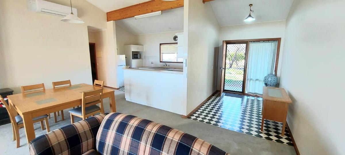 Suitetrails - Barmera Lake Resort Motel