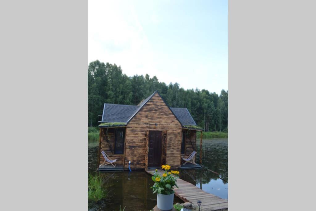 heather hut, off-grid cottage on a pond+2 ha - Housity