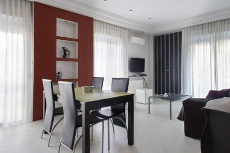 Glyfada Riviera Home - Housity