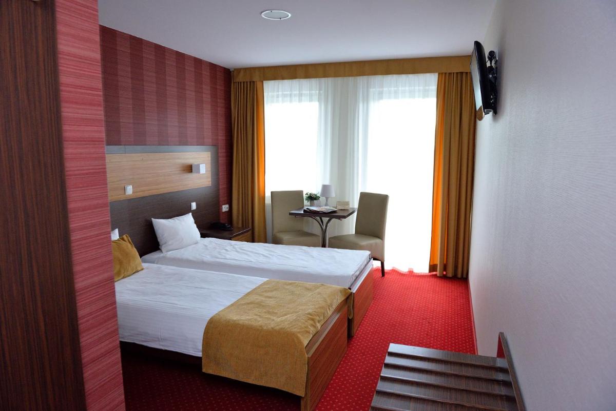 QUEST HOTEL - dawniej Hotel Planeta - Housity