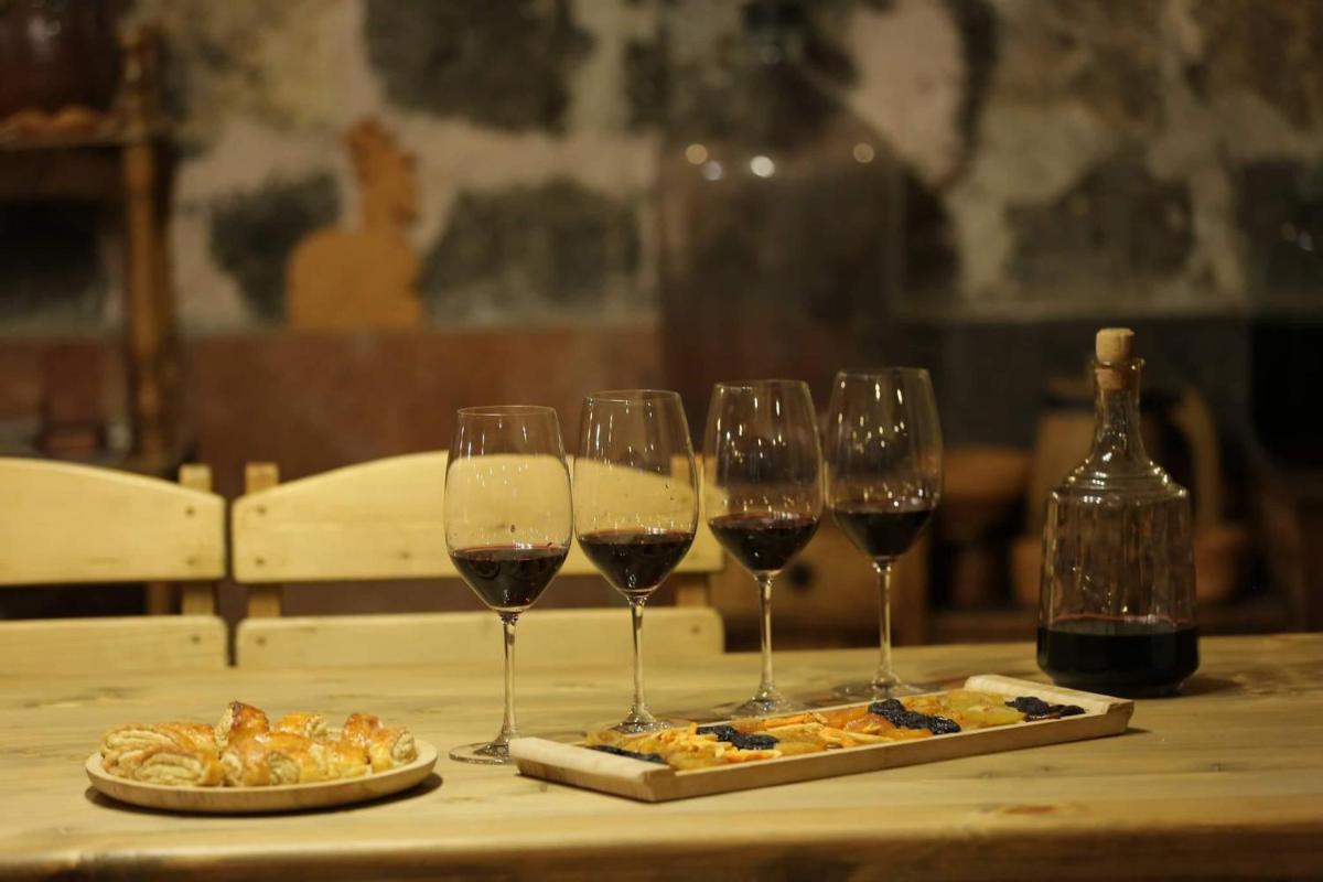 Suitetrails - Yeganyans Guest House and Wine Yard