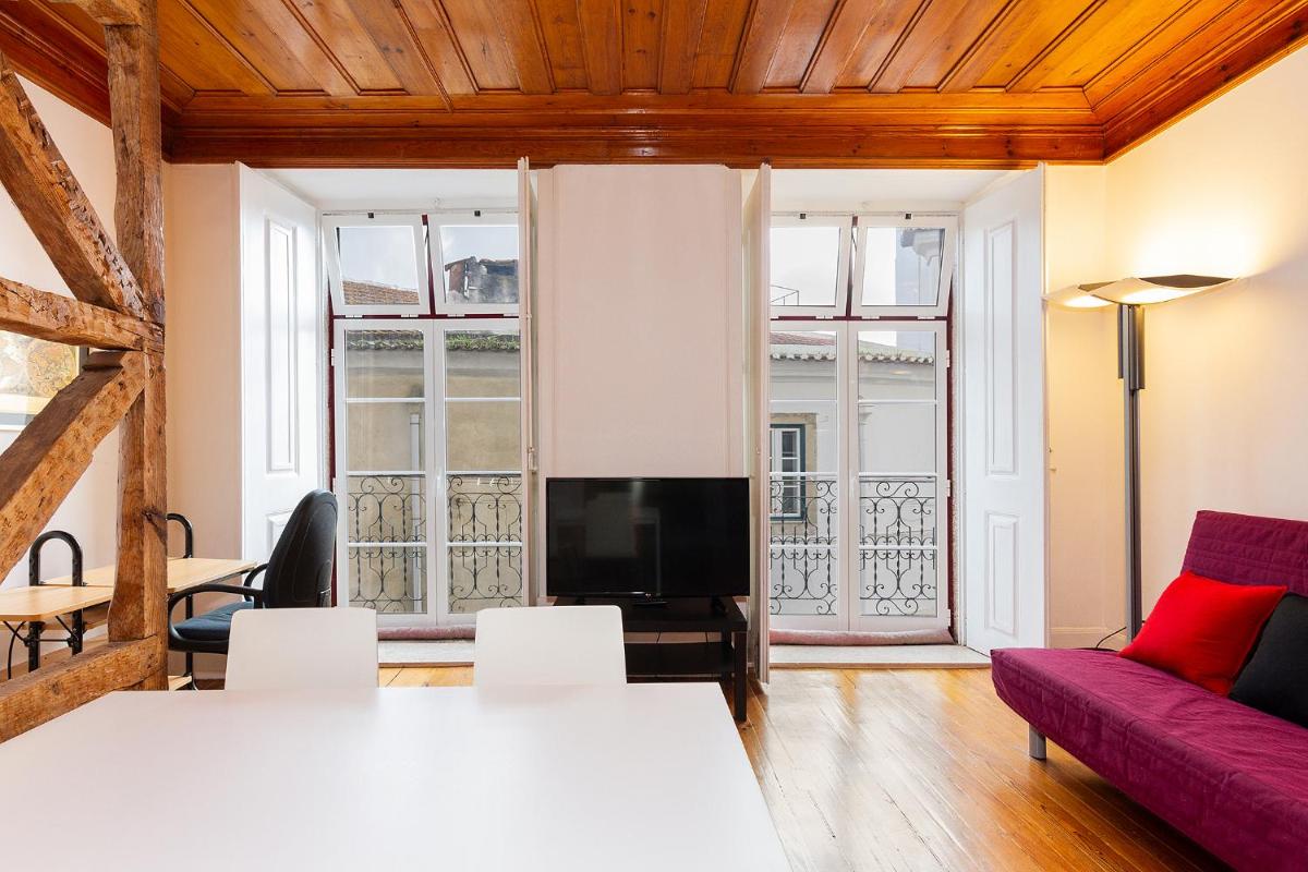 Alfama First Floor - Hizvo
