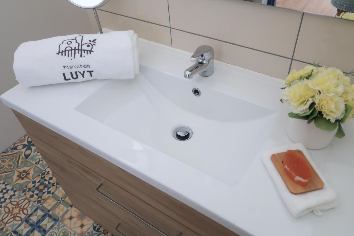 Stay at the Winemaker - Housity