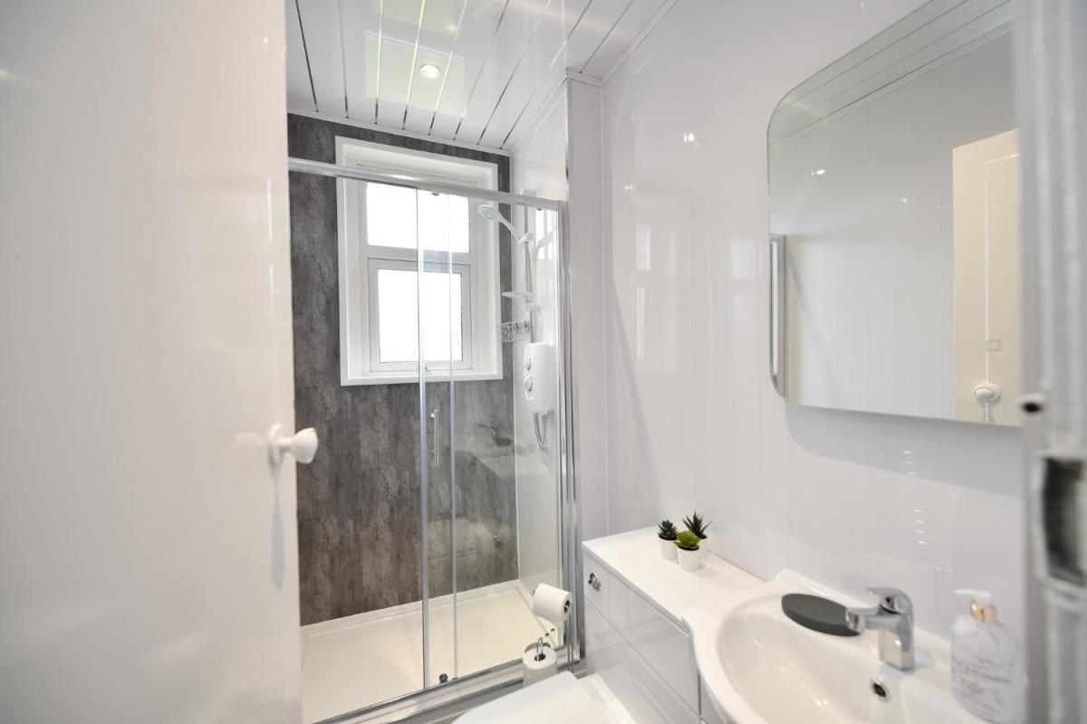 Greensleeves Place - Housity