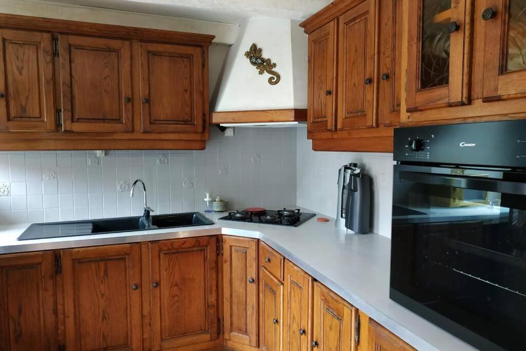Maison en pierres au cœur d'un village Ardéchois - Housity