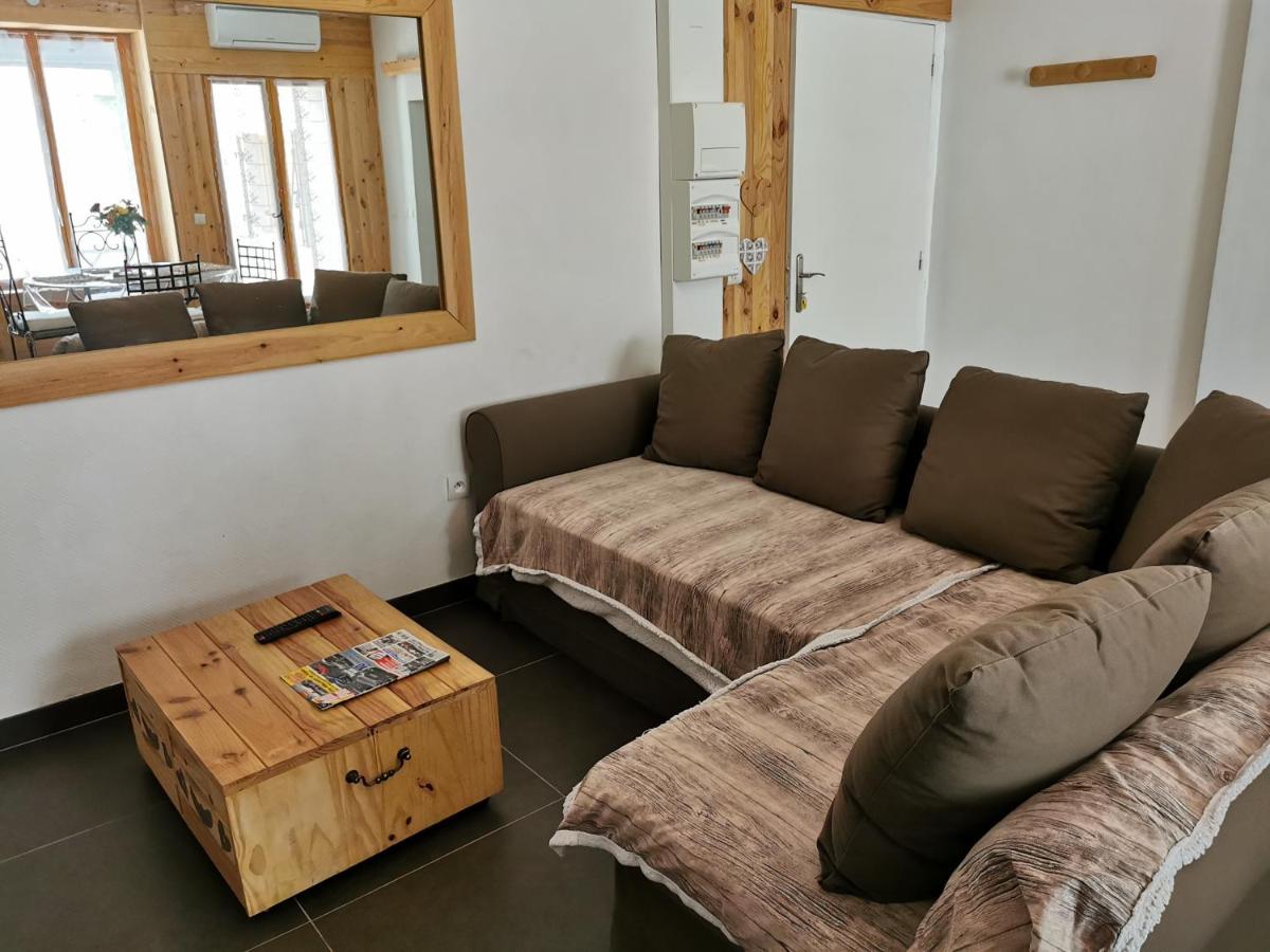 Les Oliviers, avec terrasse - Housity