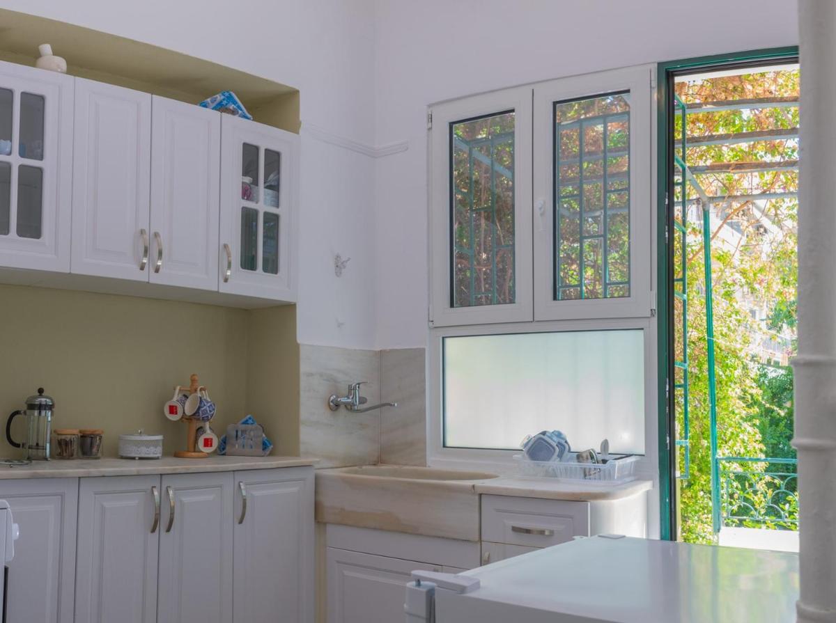 The Athenian House -Duxiana bed - Housity