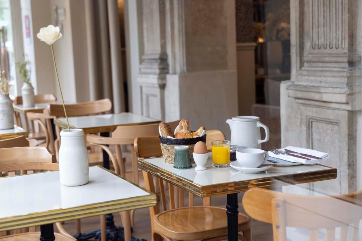 Boissons dans l'établissement Le Petit Beaumarchais Hotel & Spa