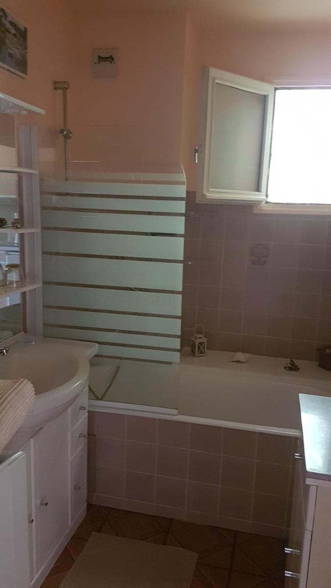 Joli studio de 26 m² avec véranda de 6 m² calme et vue sur montagne - Housity