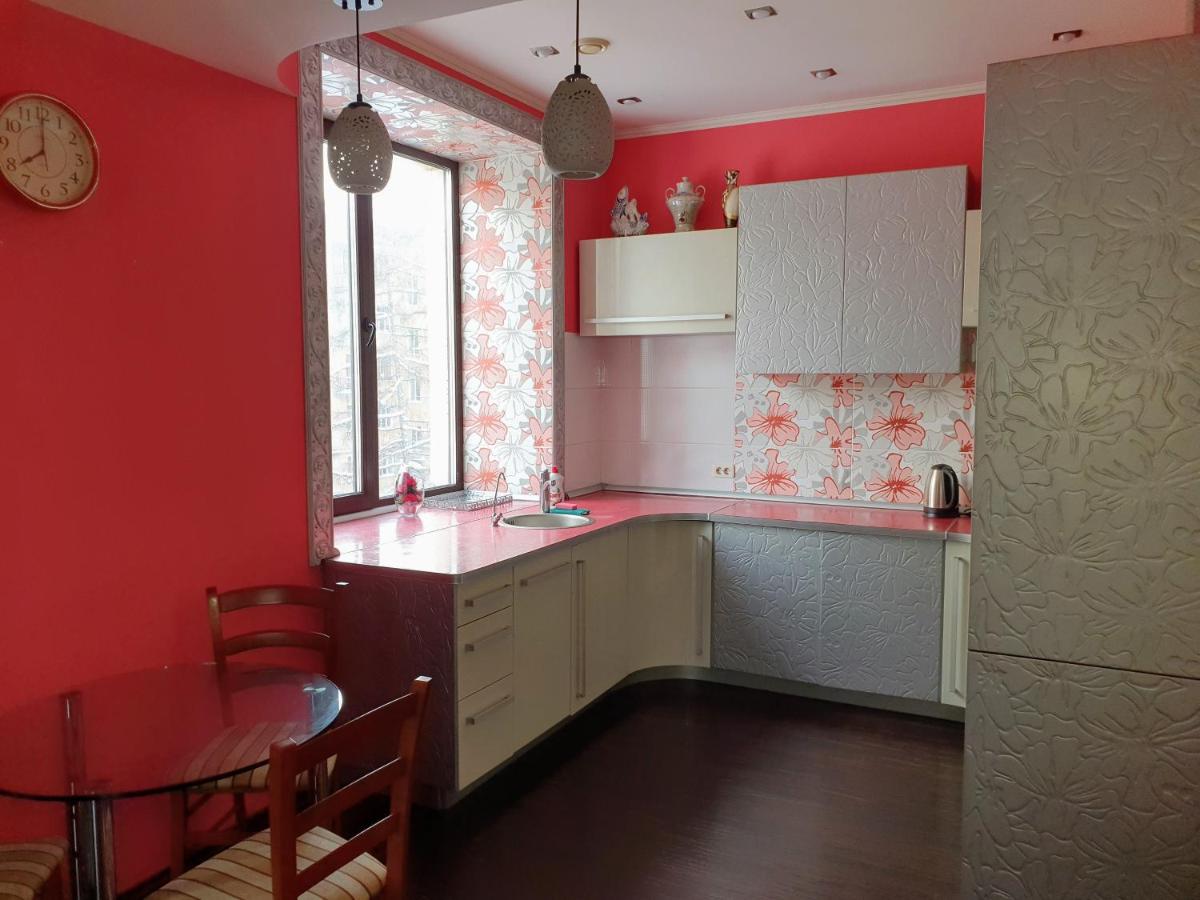 Triokhkomnatnaia kvartira v istoricheskom tsentre kemerova - Housity