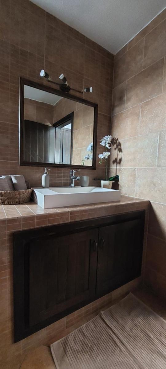 ANASTASIA STONE HOUSE - Housity