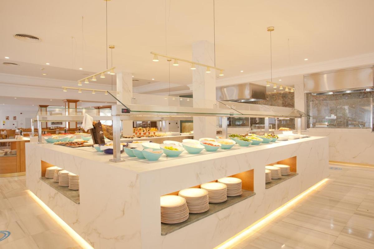 Comida en o cerca de este hotel
