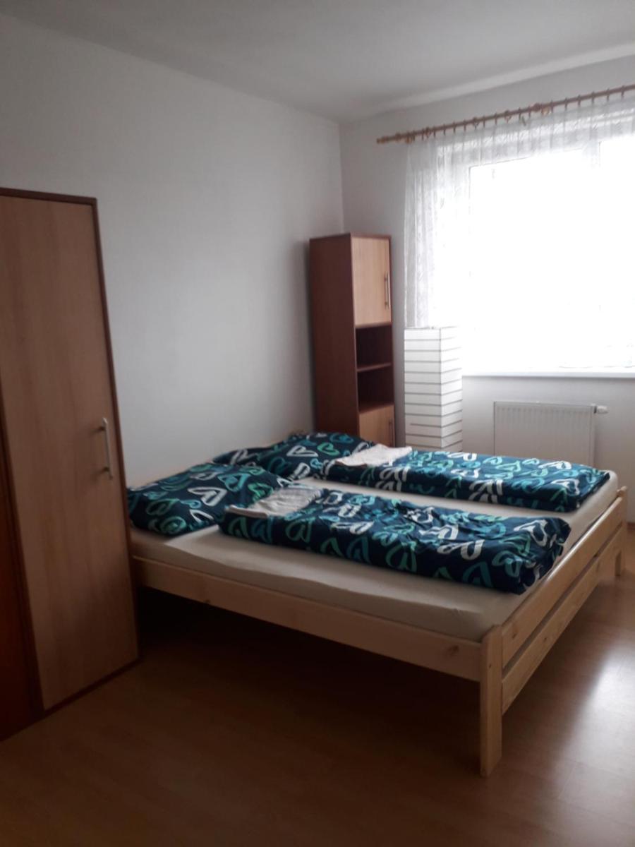 Peškova, byt o 2 pokojích s terasou - Housity