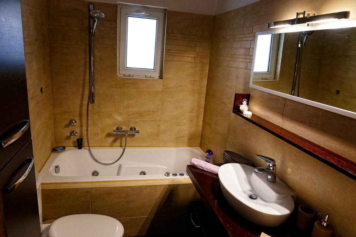 Suitetrails - Cozy Urban Apartment at Agios Dimitrios