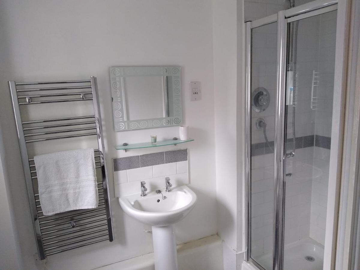 Stylish Private Double Room w/ensuite - Housity
