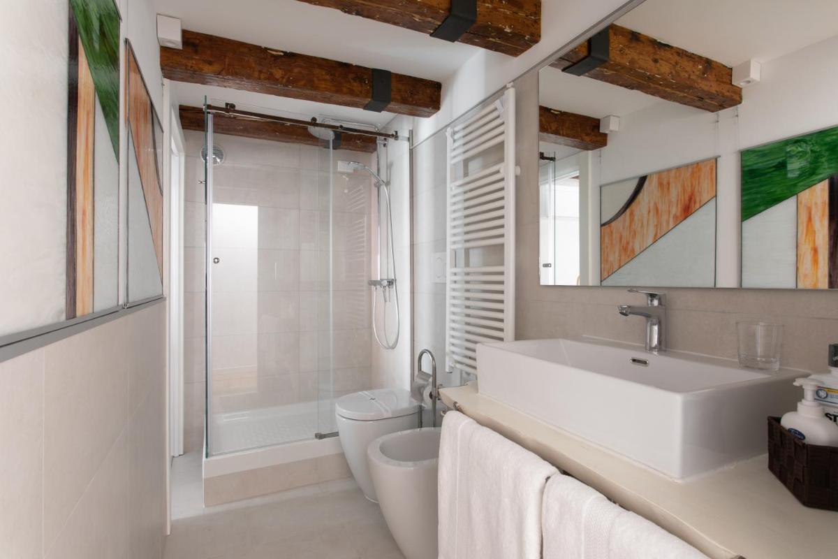 Biennale Gallery Suite - Housity