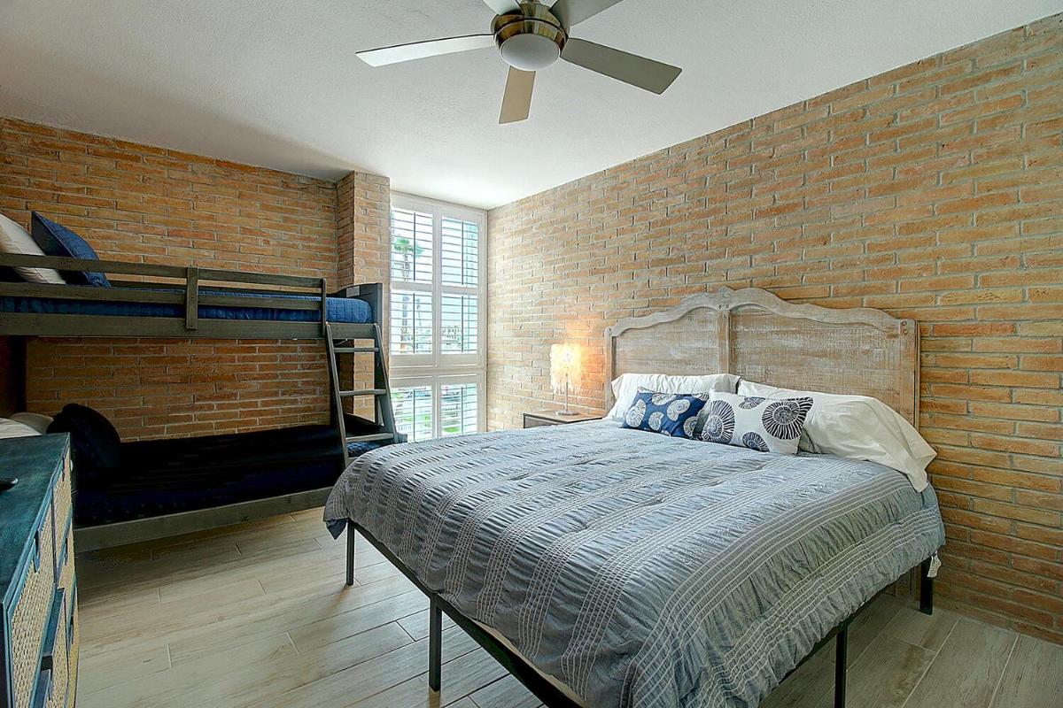 Channelview 117 - Housity