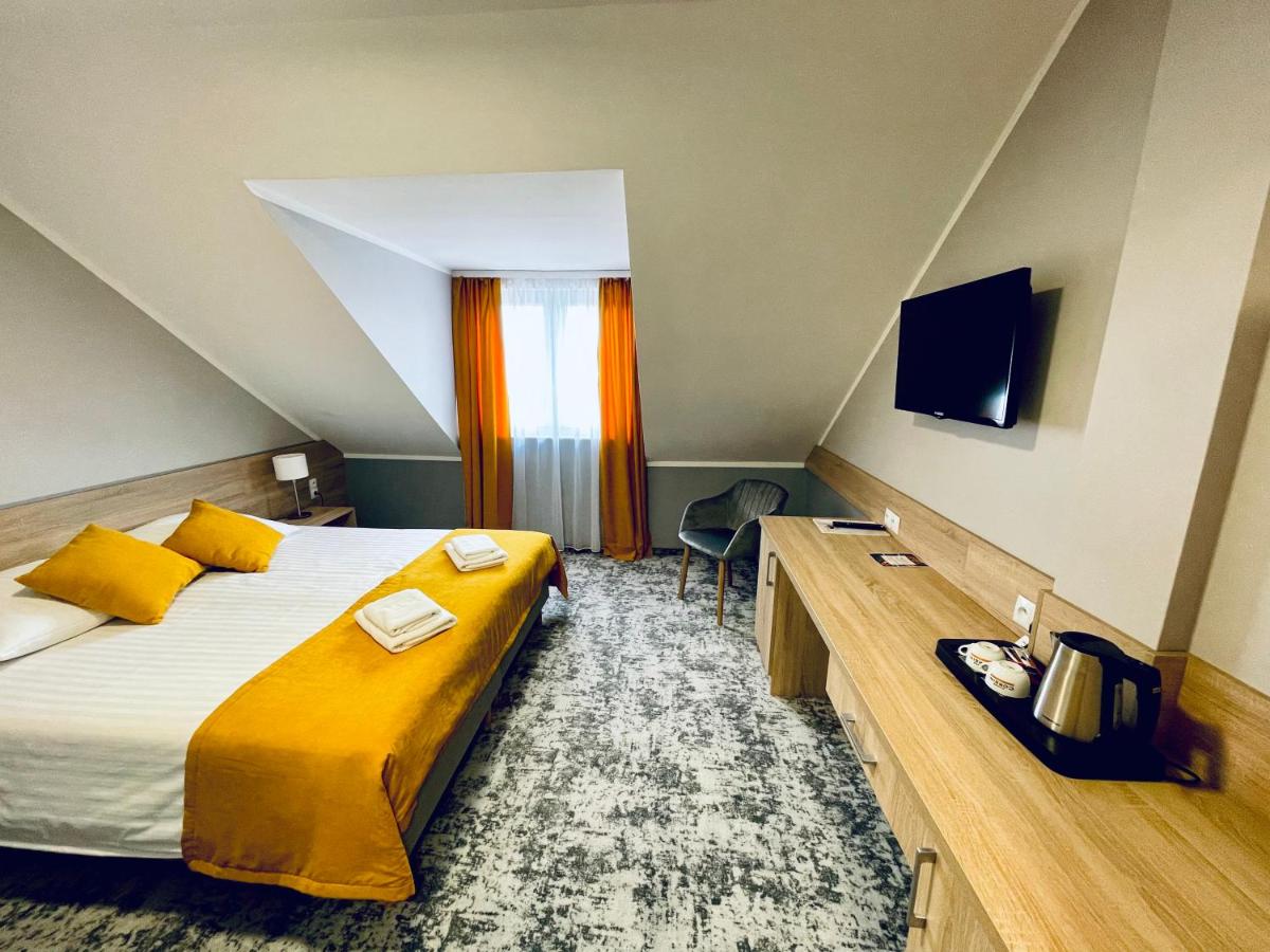 Hotel Mużakowski - Housity