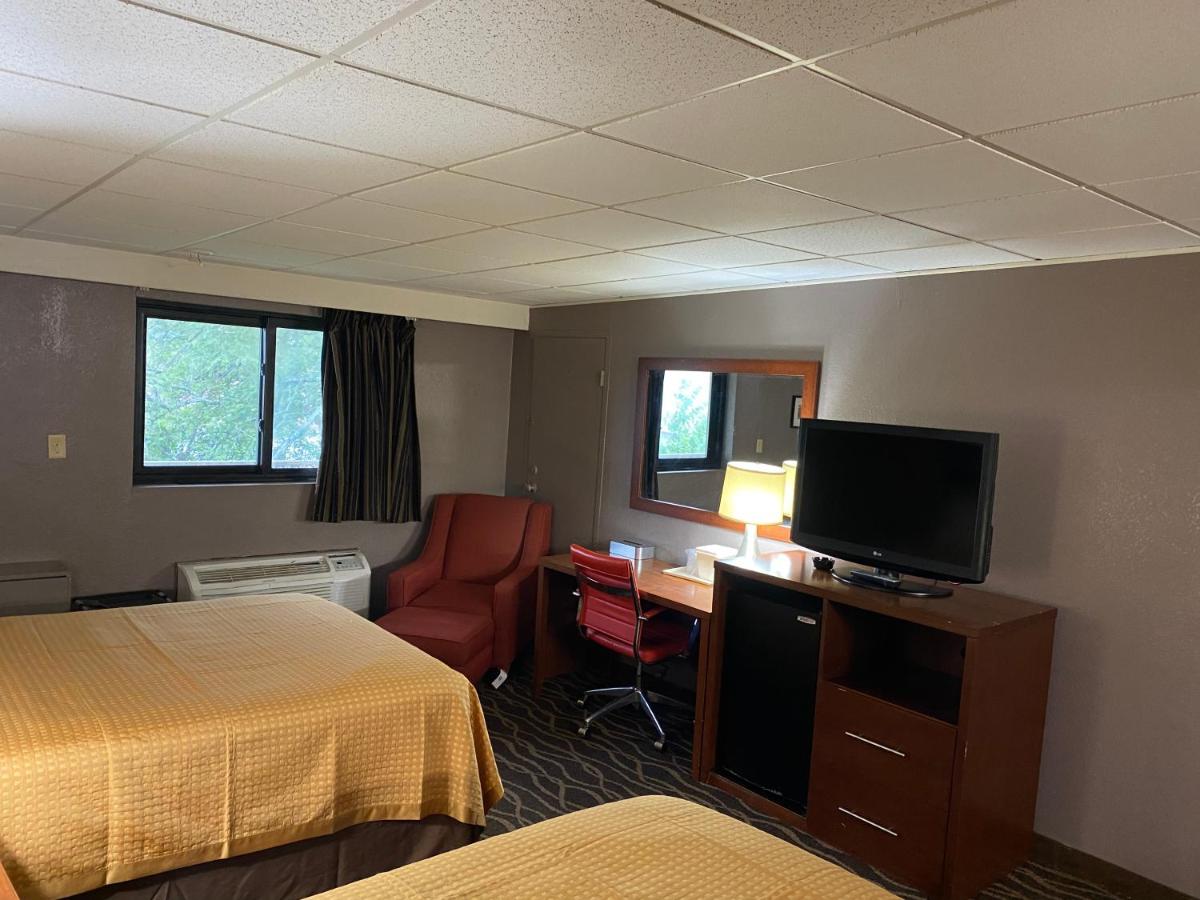 Economy Inn North Randall - Housity