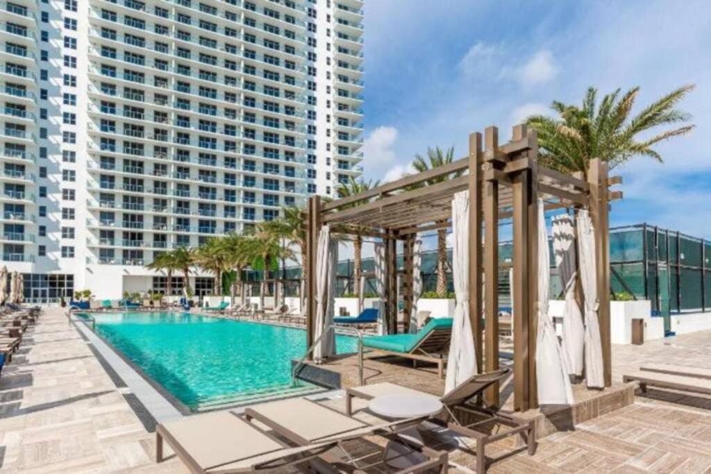 Suitetrails - Luxury Two Bed Two Bath Beach Resort Condo 35 USD resort fee per day