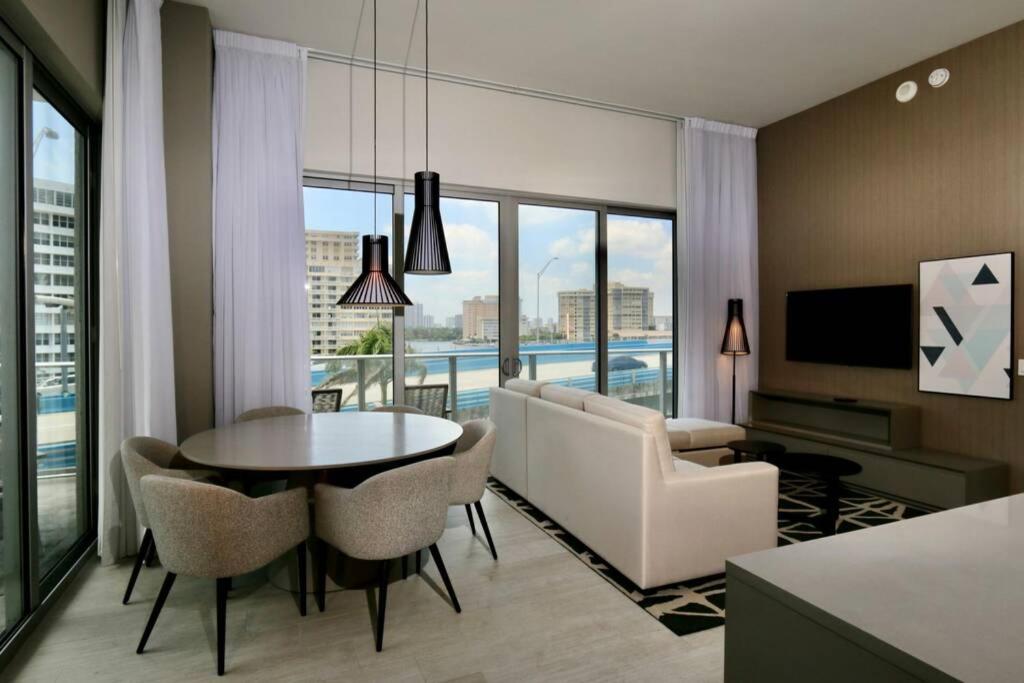 Luxury Two Bed Two Bath Beach Resort Condo 35 USD resort fee per day - Housity