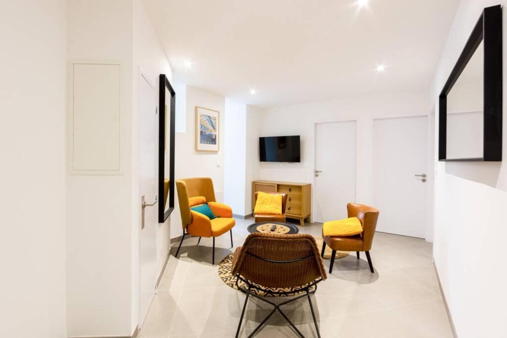 La chambre Liberté 1, SDB privative et TV, Cuisine Salon Partagés, confort et hypercentre - Housity