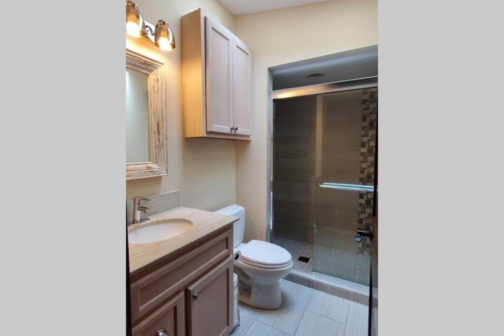 Riverfront Private Wooded 4-Season Cottage Retreat - Housity