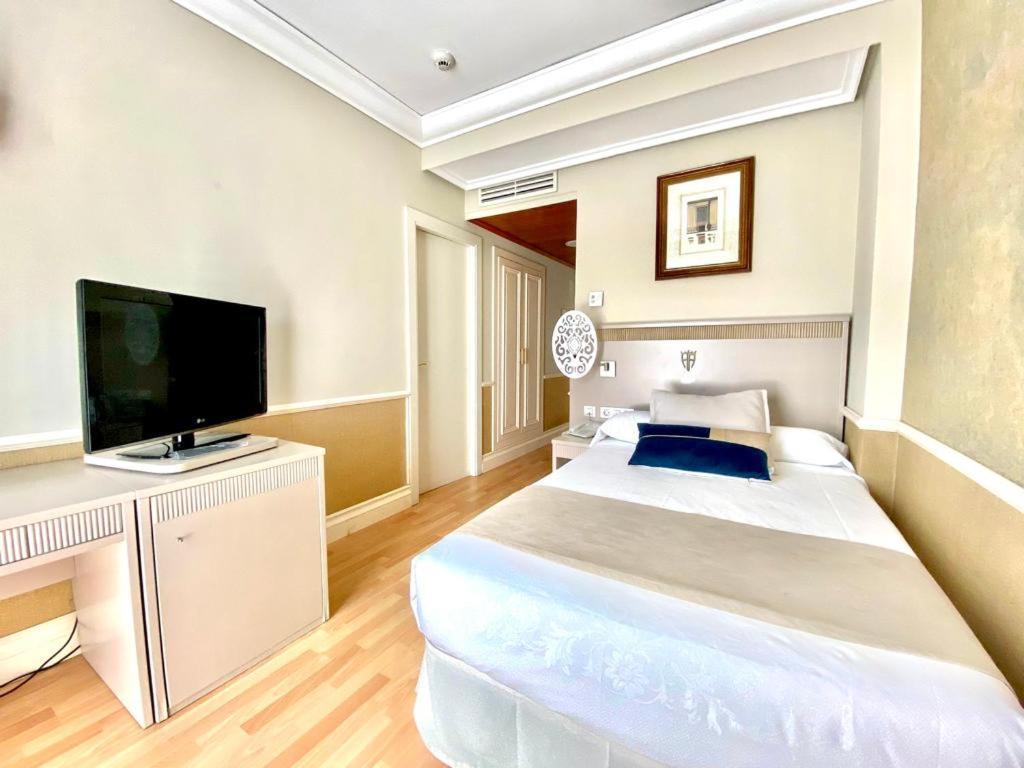 Cama o camas de una habitación en Hotel Alfonso VIII