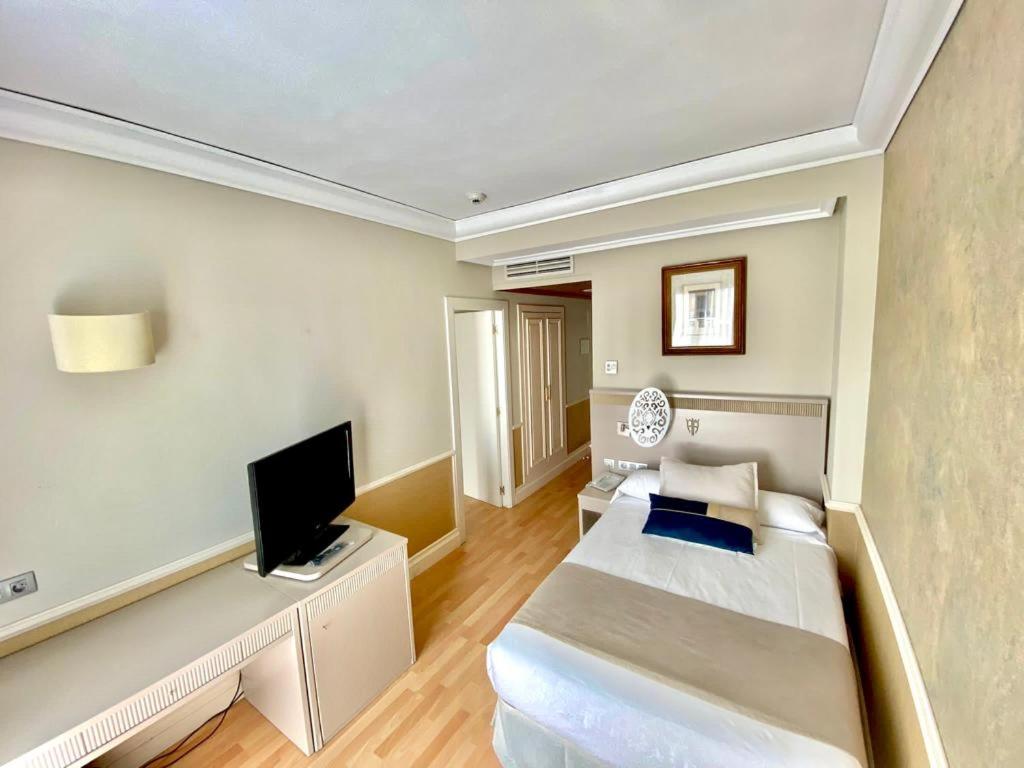 Cama o camas de una habitación en Hotel Alfonso VIII