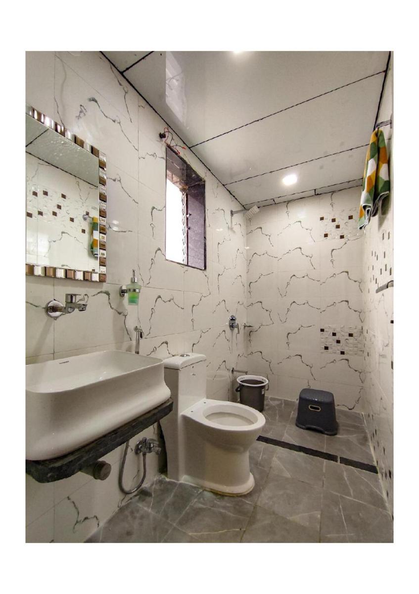 LuxPour 6BHK - Housity