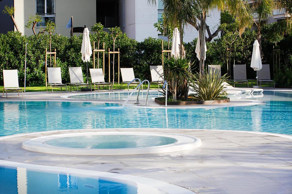 Piscina en o cerca de BG Caballero