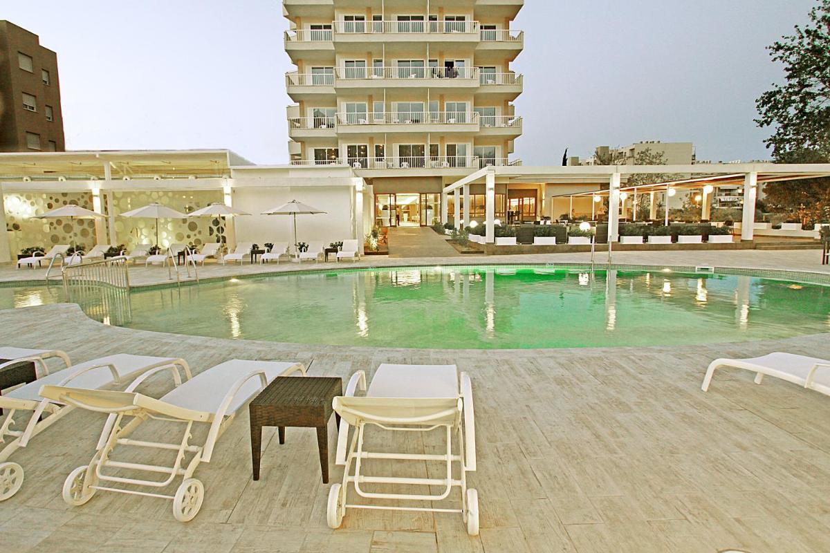 Piscina en o cerca de BG Caballero