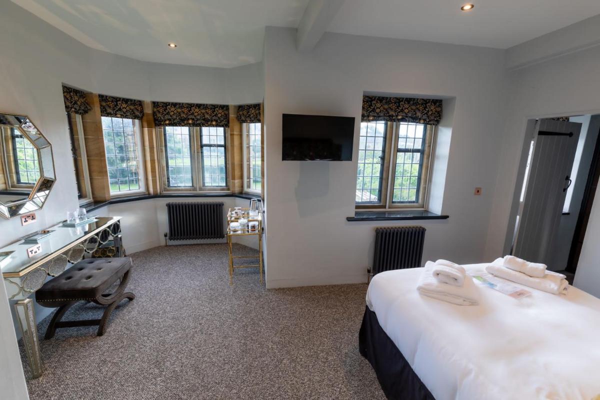 Sneaton Castle - Housity