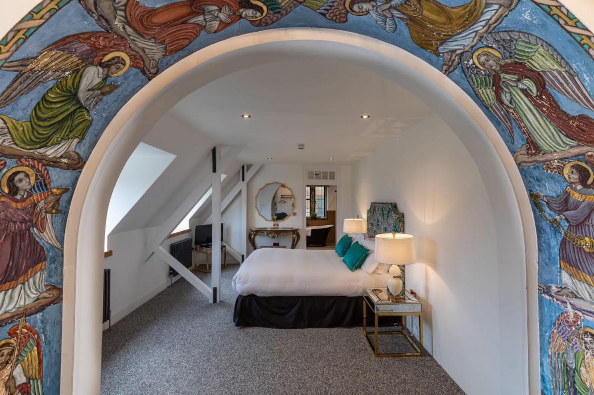 Sneaton Castle - Housity