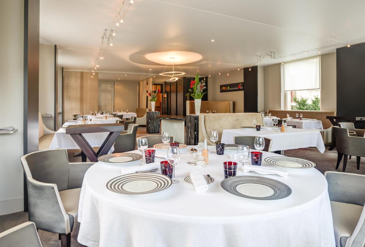 Restaurant ou autre lieu de restauration dans l'établissement Hostellerie de la Renaissance