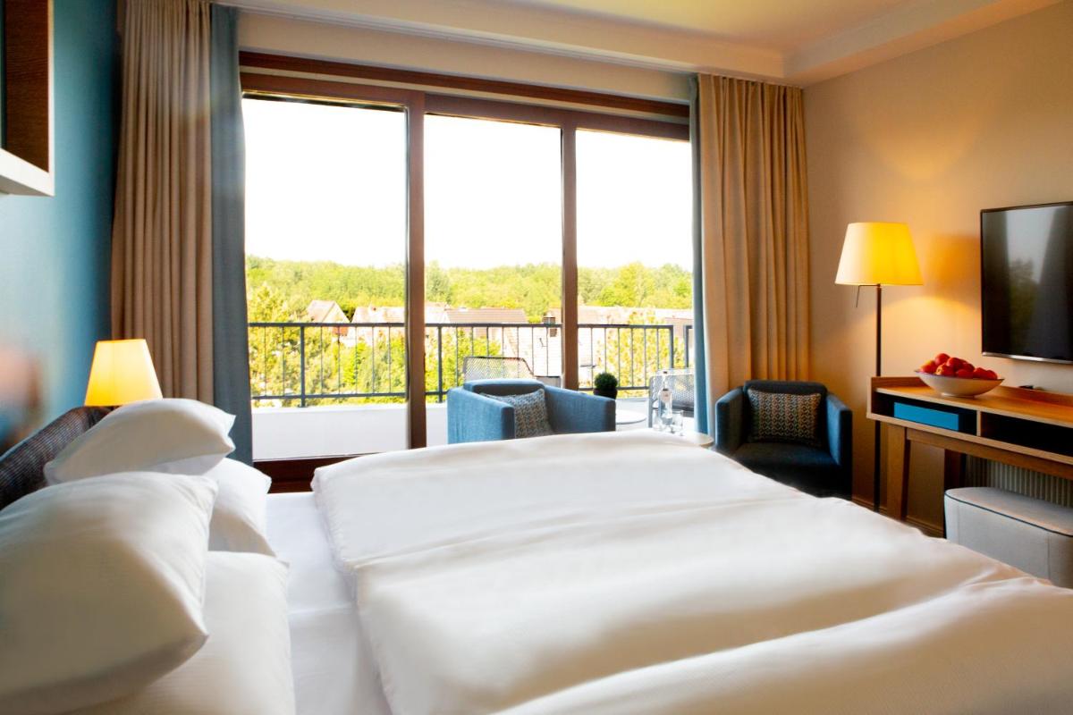 Ein Bett oder Betten in einem Zimmer der Unterkunft Aalernhüs hotel & spa