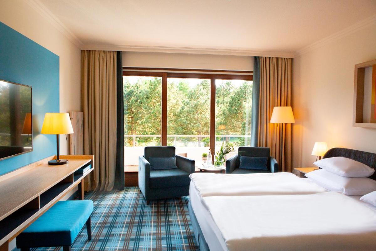 Ein Bett oder Betten in einem Zimmer der Unterkunft Aalernhüs hotel & spa