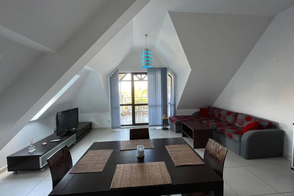 Suitetrails - 2 bedroom apartment close to the shore