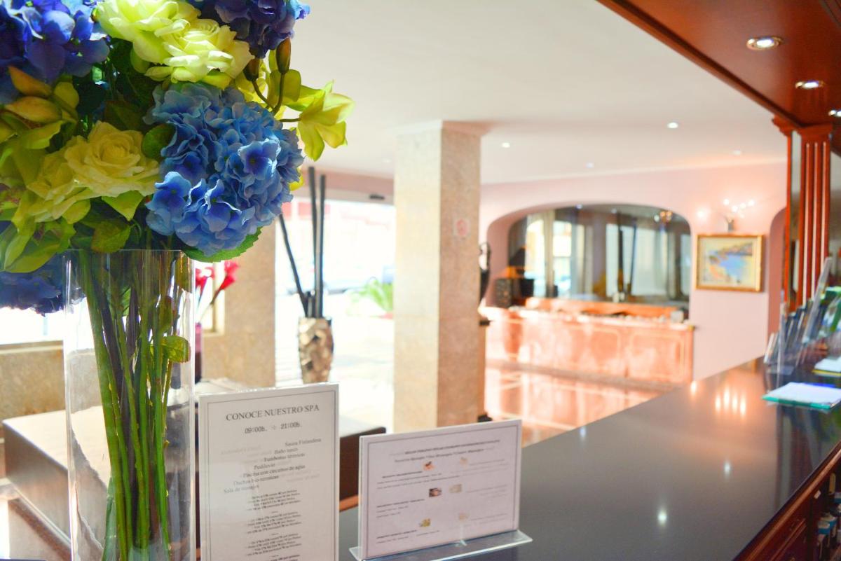 El vestíbulo o zona de recepción de Hotel Torre Azul & Spa - Adults Only